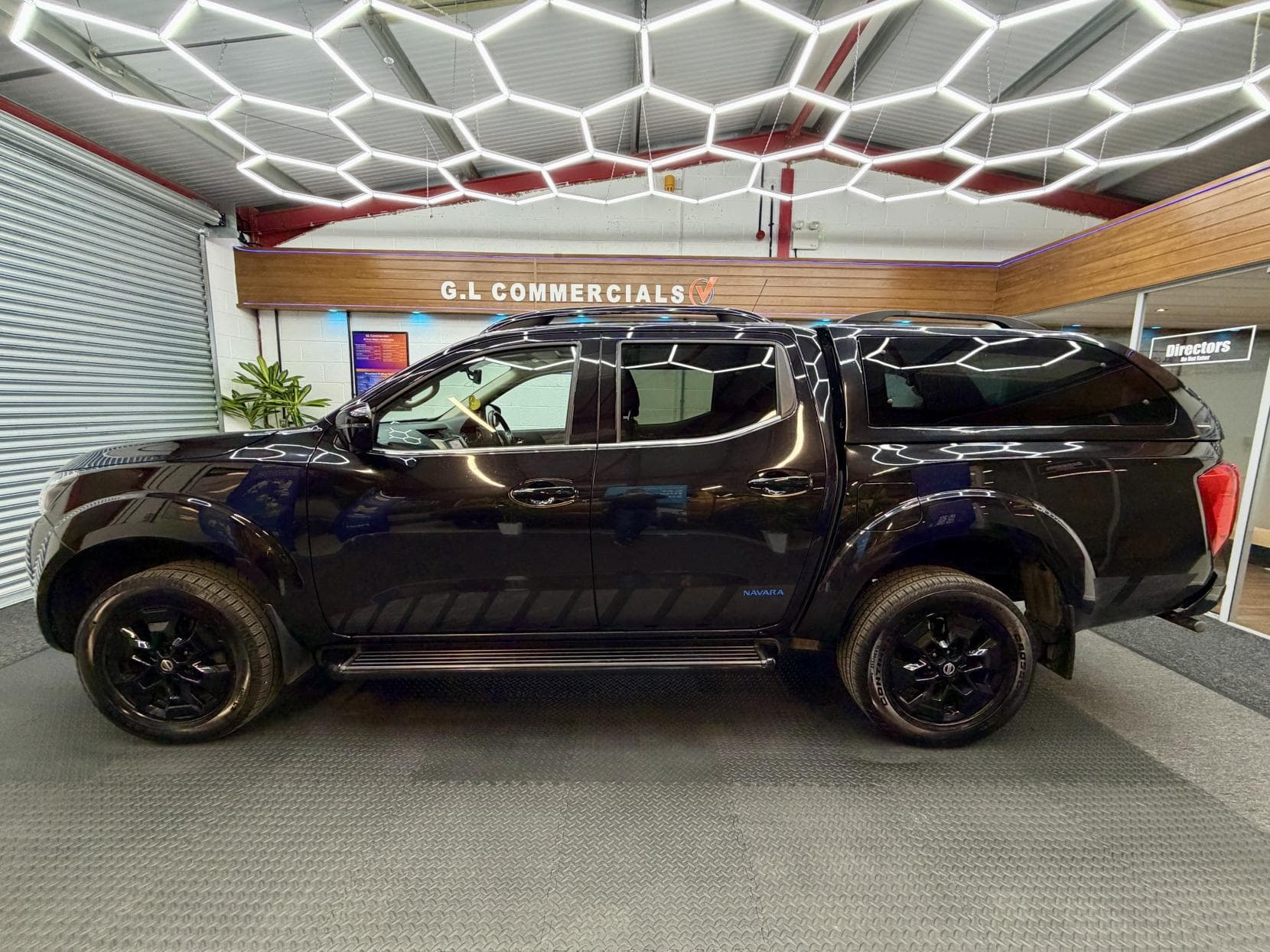 2021 Nissan Navara 2.3 dCi N-Guard Pickup Double Cab 4dr Diesel Auto 4WD Euro 6 (190 ps)