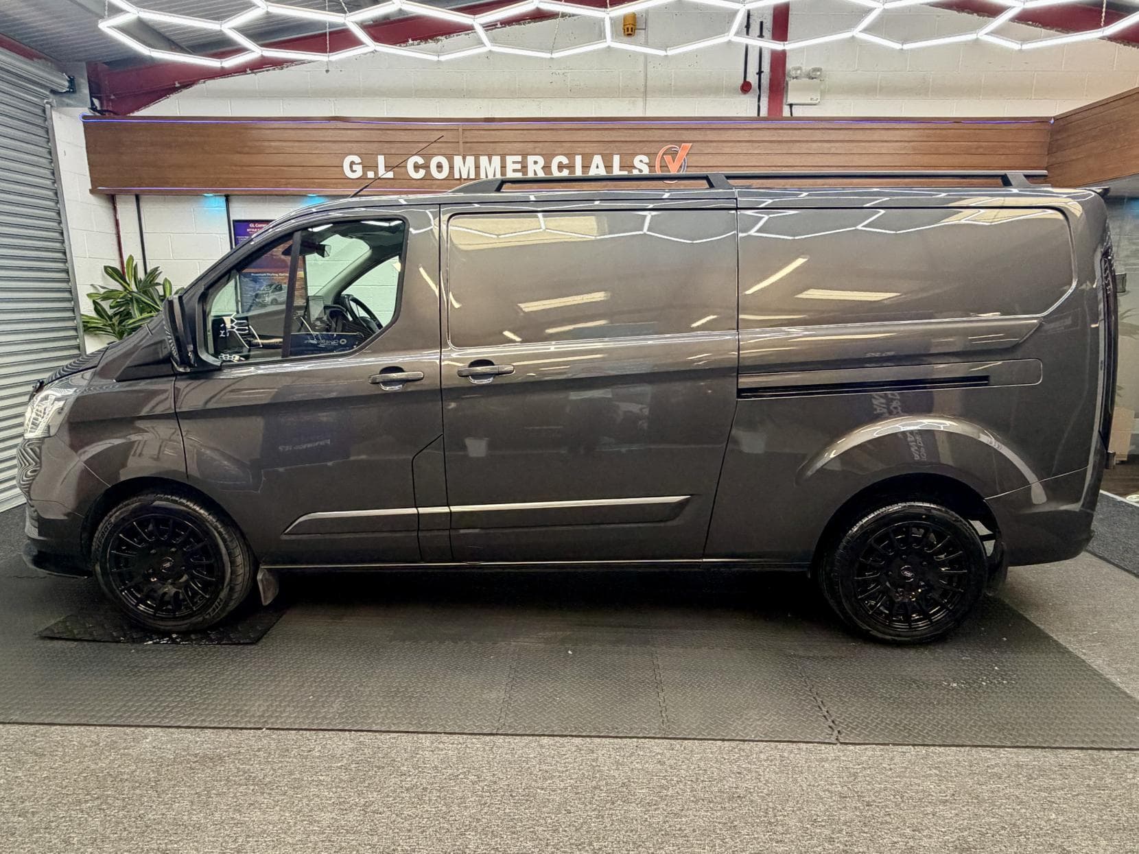 2023 Ford Transit Custom 2.0 300 EcoBlue Limited Panel Van 5dr Diesel Manual L2 H1 Euro 6 (s/s) (130 ps)