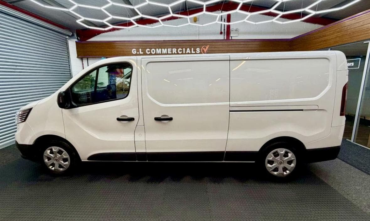 2023 Renault Trafic 2.0 dCi Blue LL30 Advance Panel Van 5dr Diesel Manual L2 H1 Euro 6 (s/s) (130 ps)