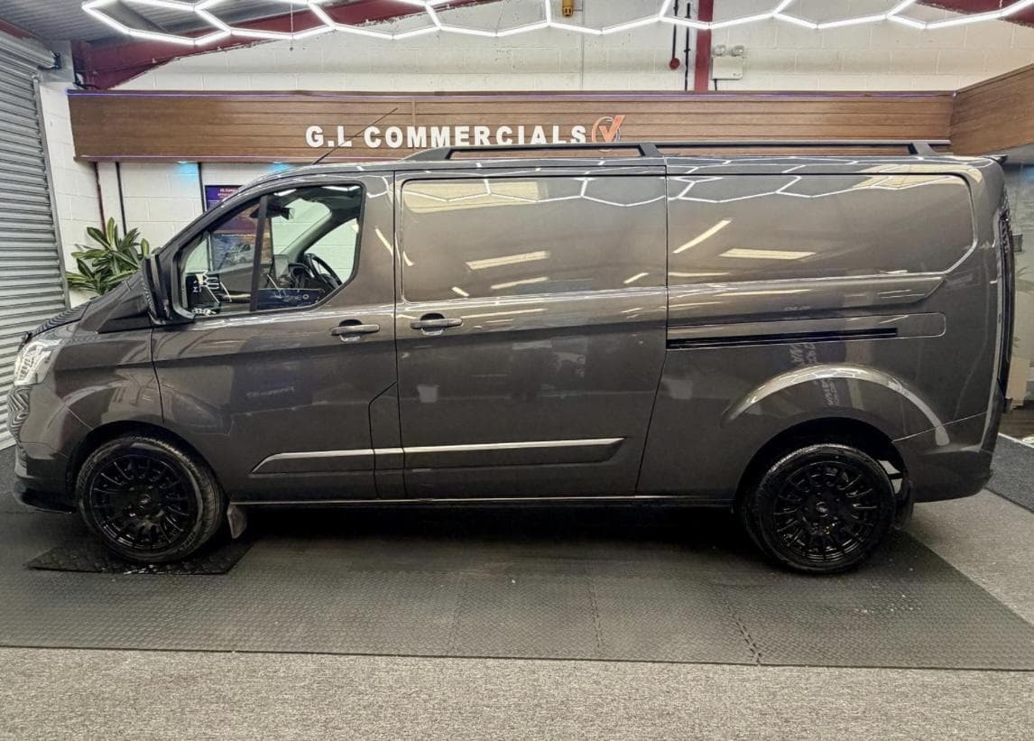 2023 Ford Transit Custom 2.0 300 EcoBlue Limited Panel Van 5dr Diesel Manual L2 H1 Euro 6 (s/s) (130 ps)