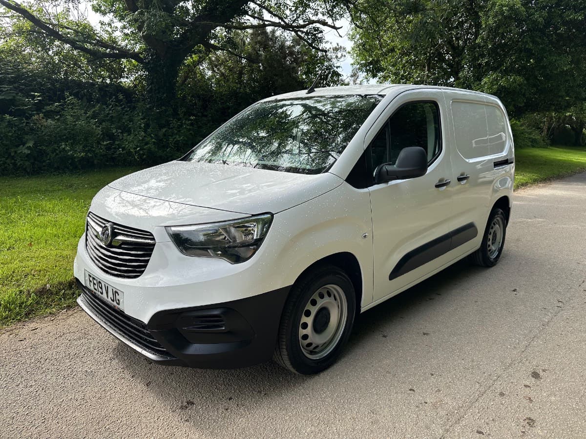 2019 (19) VAUXHALL COMBO CARGO 2300 L1 1.6 TURBO D 100BHP [EURO 6] SWB VAN - ONLY 29000 MILES!