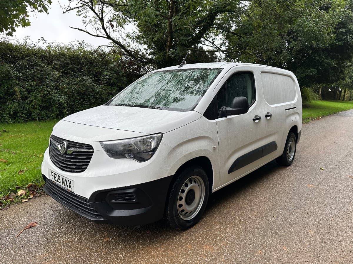 2019 (19) VAUXHALL COMBO CARGO 2300 L2 1.6 TURBO D 100BHP [EURO 6] LWB VAN - ONLY 45000 MILES!