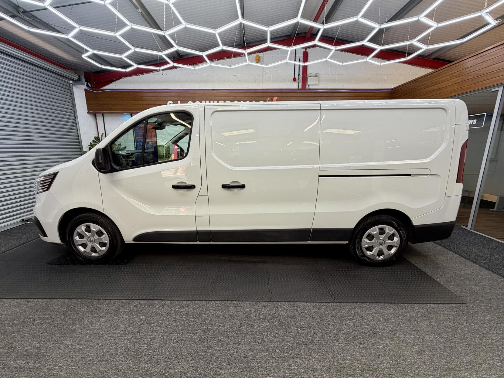 2023 Renault Trafic 2.0 dCi Blue LL30 Advance Panel Van 5dr Diesel Manual L2 H1 Euro 6 (s/s) (130 ps)