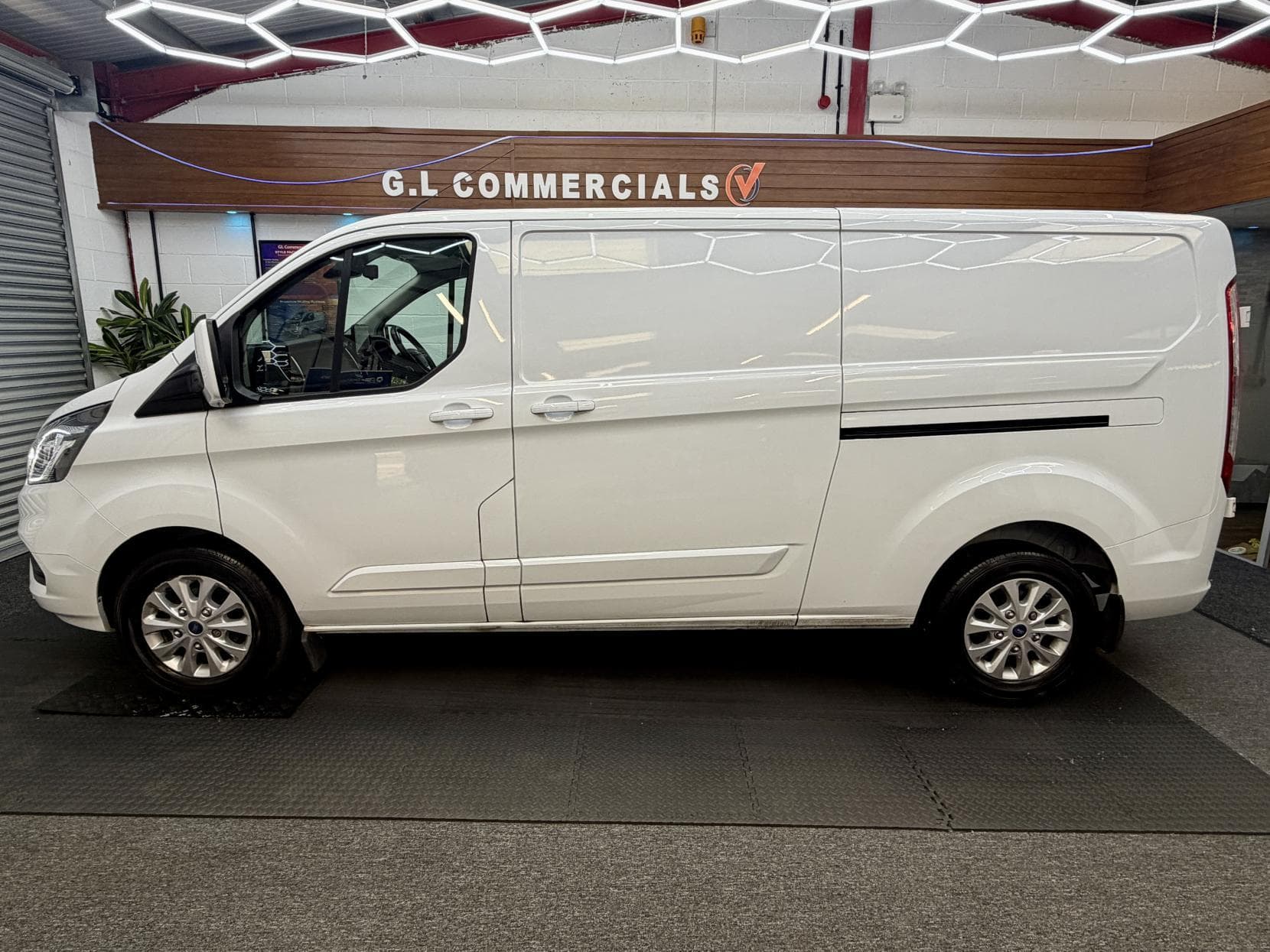 2023 Ford Transit Custom 2.0 300 EcoBlue Limited Panel Van 5dr Diesel Manual L2 H1 Euro 6 (s/s) (130 ps)