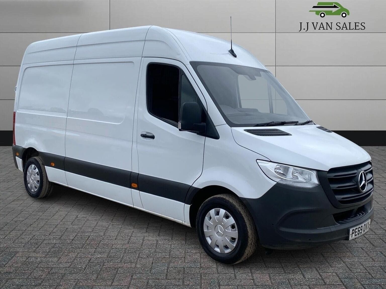 Mercedes-Benz Sprinter 2.1 L Diesel High Roof Van – 2019 – 124K Miles – Air Con, Reversing Camera & Shelving | Westbury