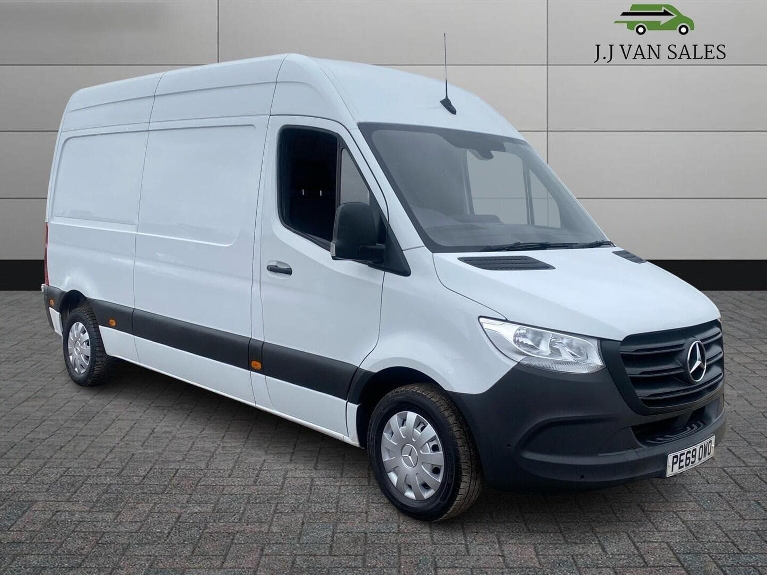 Mercedes-Benz Sprinter 2.1 L Diesel High Roof Van – 2019 – 118K Miles – Air Con, Reversing Camera & Shelving | Westbury