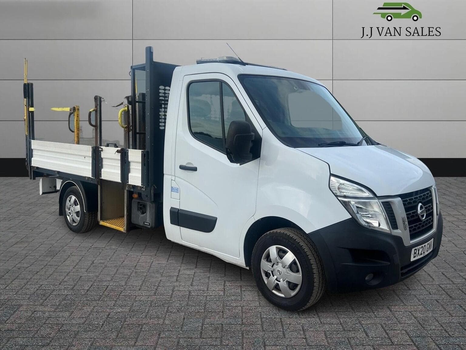 Nissan NV400 2.3 L Diesel Van – 2020 – 101K Miles – Tail Lift, Air Con & Cruise Control | Westbury