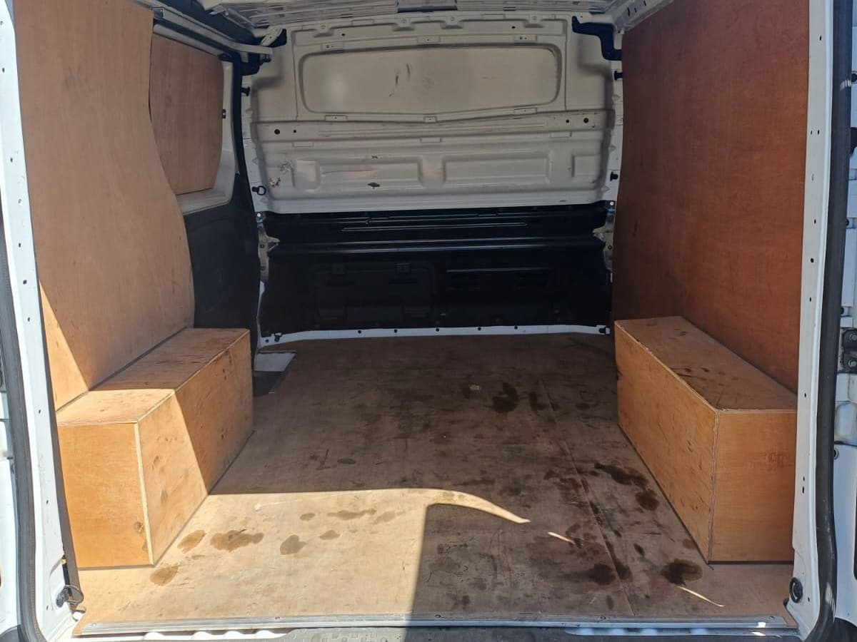 Renault Trafic Medium Wheelbase Van - Image 1