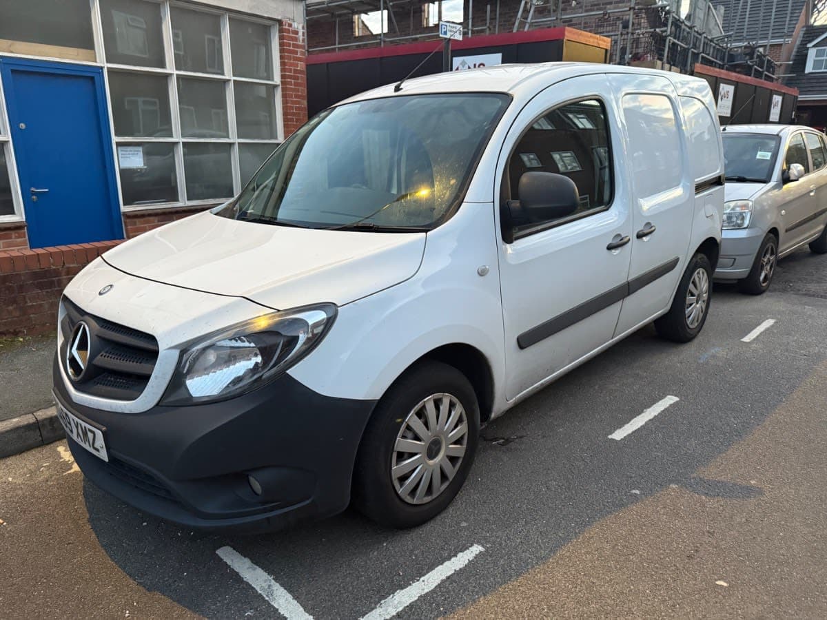 Small and reliable mercedes citan 69 plate mercedes citan up for sale with 1.46 diesel engine. 137000 on the clock but mostly are motorway miles. - Image 1
