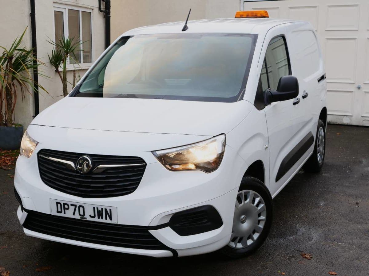 2020 Vauxhall combo cargo 1.5 turbo d 100ps h1 sportive • 86,755 miles • euro 6/ulez • a/c • carplay • cruise • rear sensors • 12-month mot - Image 1