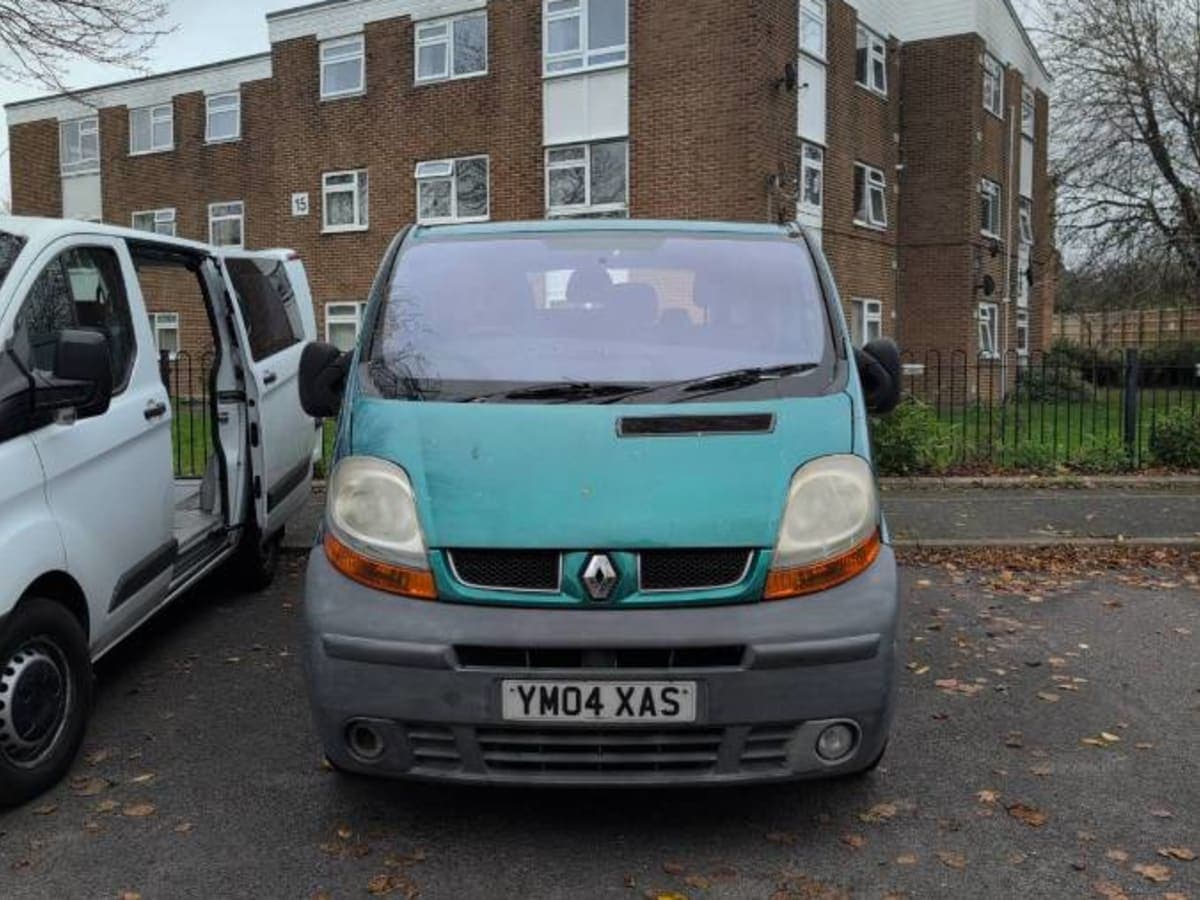 Renault Trafic with gearbox fault - Image 1
