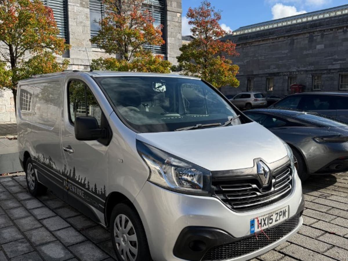 Renault trafic 2015 low mileage - Image 1