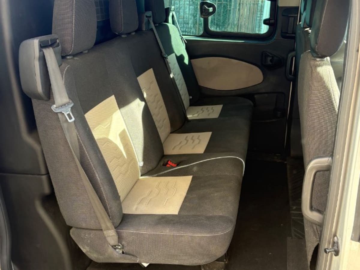 Ford custom crew cab with all the mod cons - Image 1