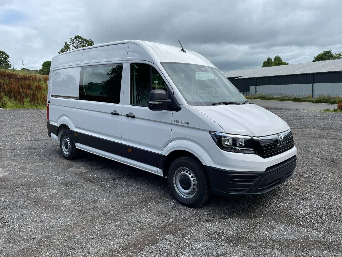 MAN TGE 3140D LION XS FWD MEDIUM WHEELBASE CREWCAB HR AUTO - Image 1