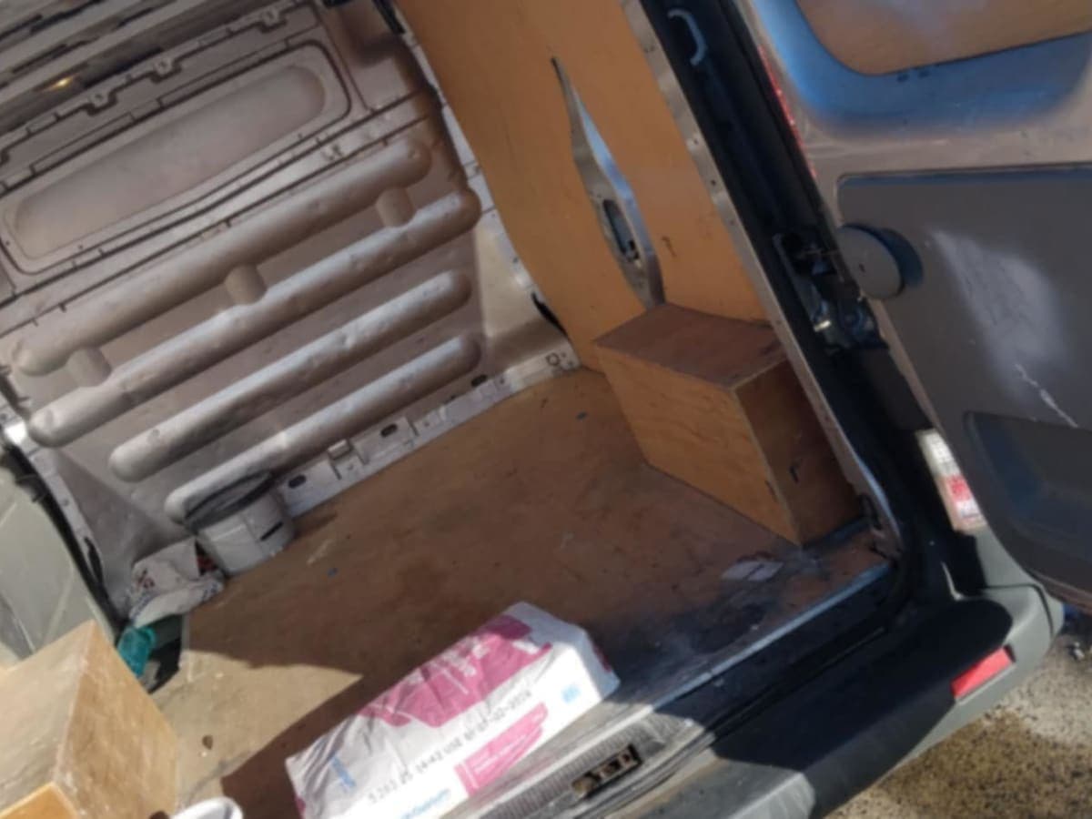 04 Renault traffic - Image 1