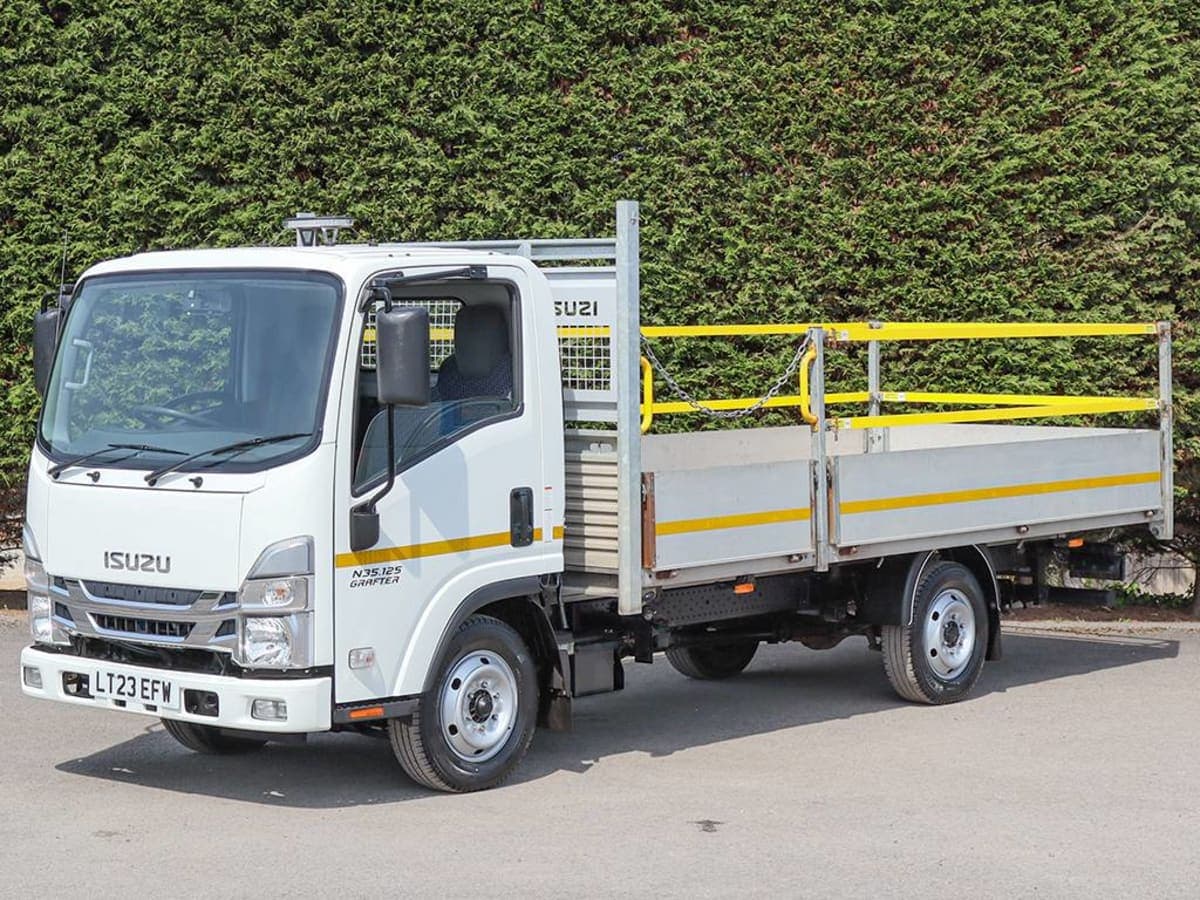 2023 (23) Isuzu Grafter N35 125s 14'11"/4.5M Extra LWB Alloy Sided Dropside Pick Up - Image 1