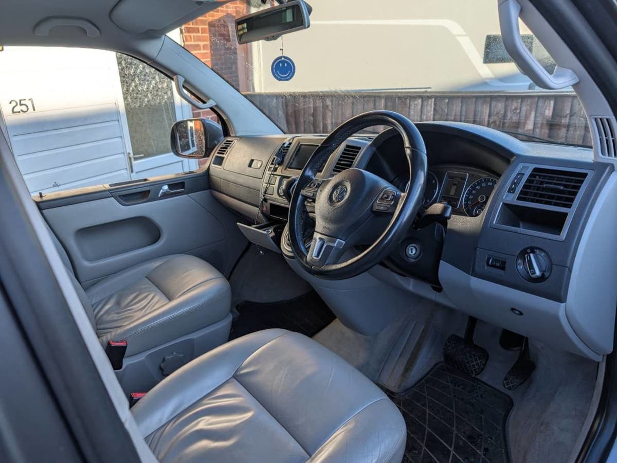 Volkswagen Caravelle - Image 1