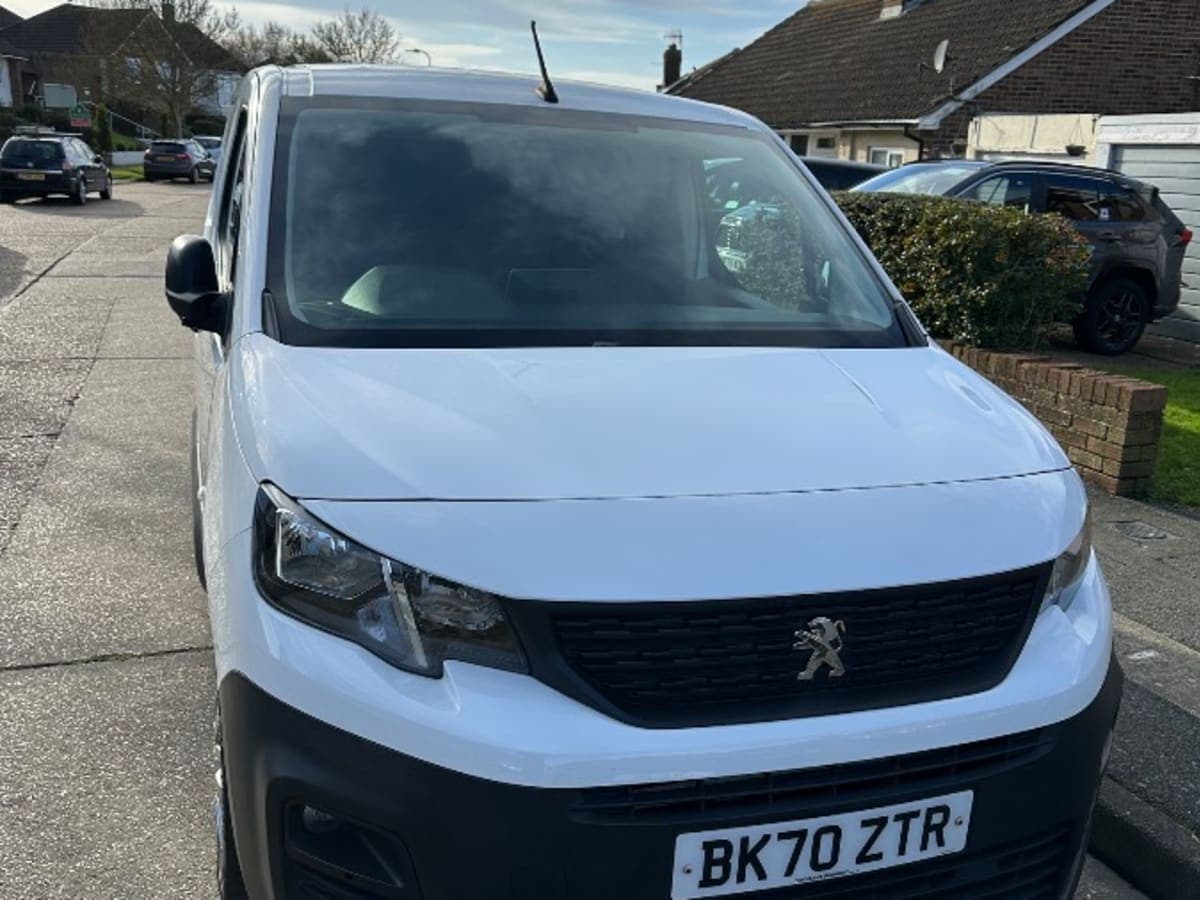 Immaculate 2020 Peugeot Partner petrol van with just 38,958 miles - Image 1