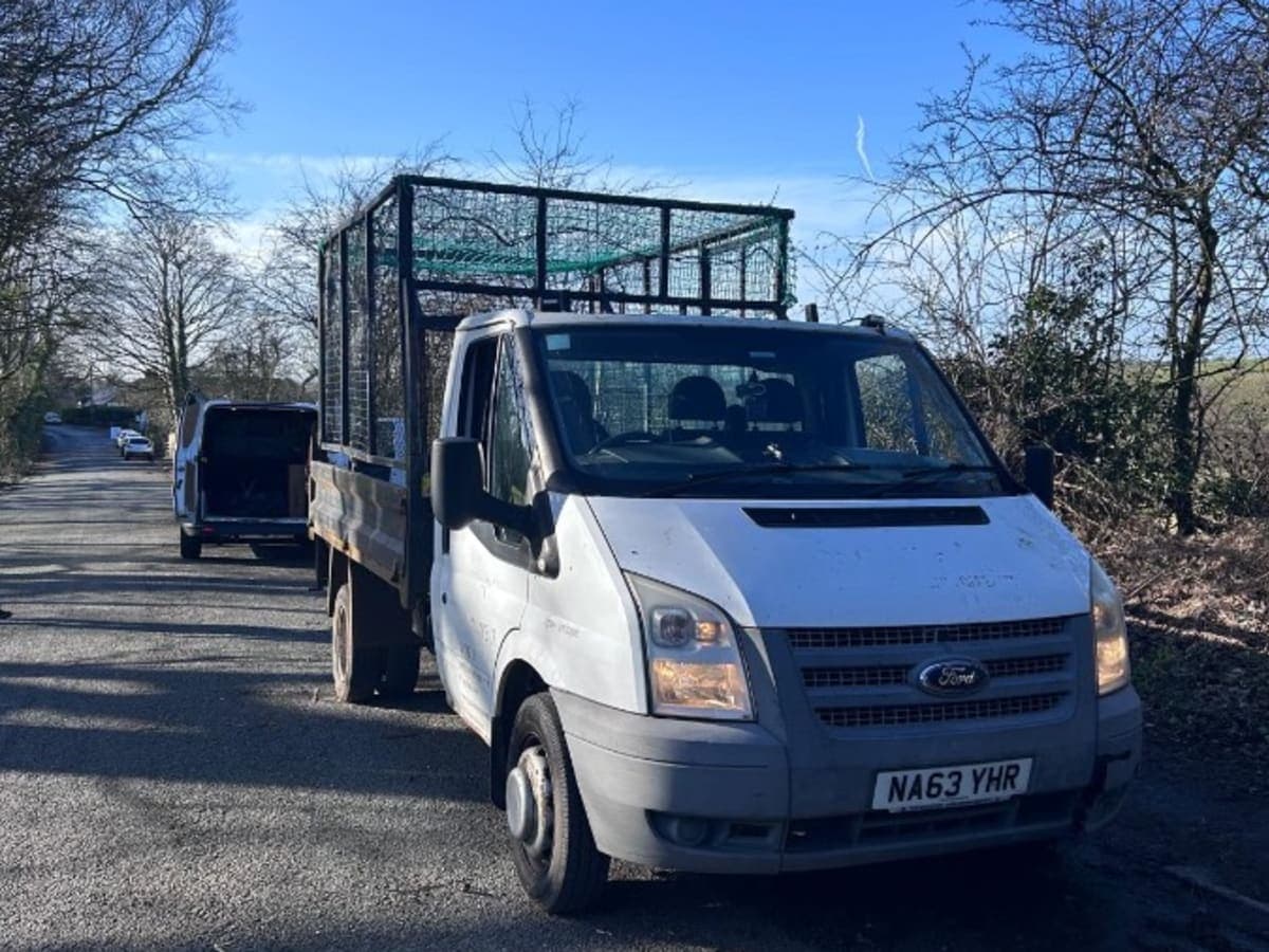 2013 FORD TRANSIT CAGE TIPPER - £4,500 | MOT JUN 26 | RELIABLE & READY TO WORK! - Image 1