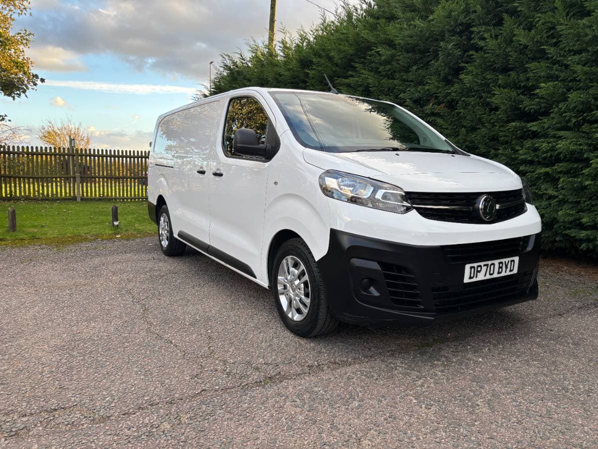Vauxhall Vivaro Dynamic 1.5 L2 - Belt/Pump, FSH, 2 keys, 2 owners - Image 1