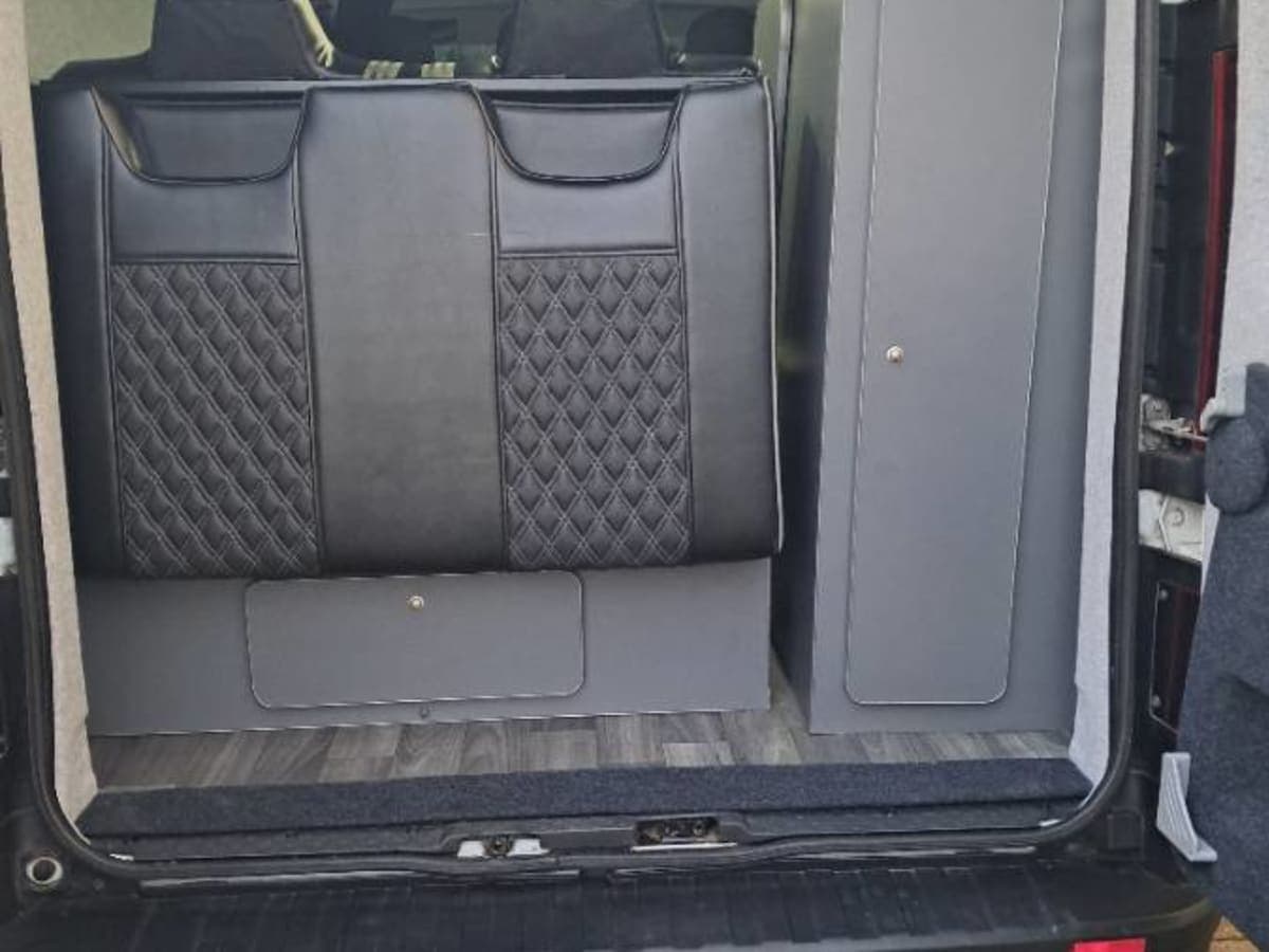 Low mileage 43k Vauxhall Vivaro - Image 1