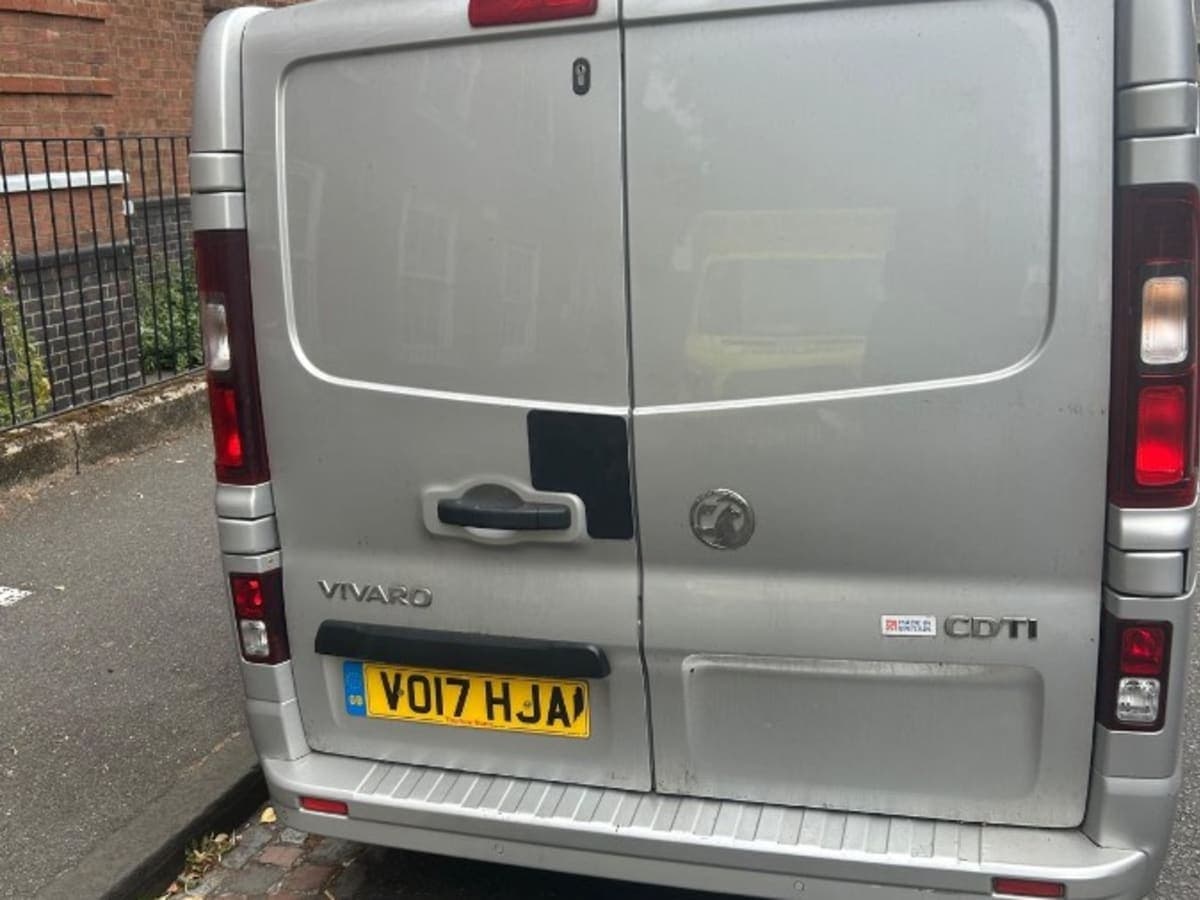 Vauxhall vivaro sportif van with dead locks and security. - Image 1