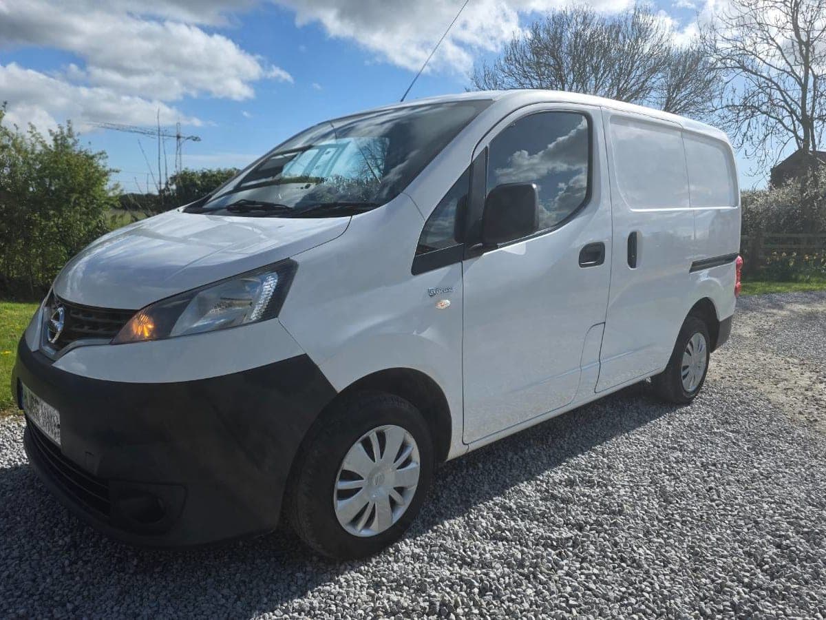 Nissan NV200 1.5 Dci Acenta 1 YR MOT FSH 58MPG Euro 6 Crew Van/Double Cab Gruau Folding Rear Seats - Image 1