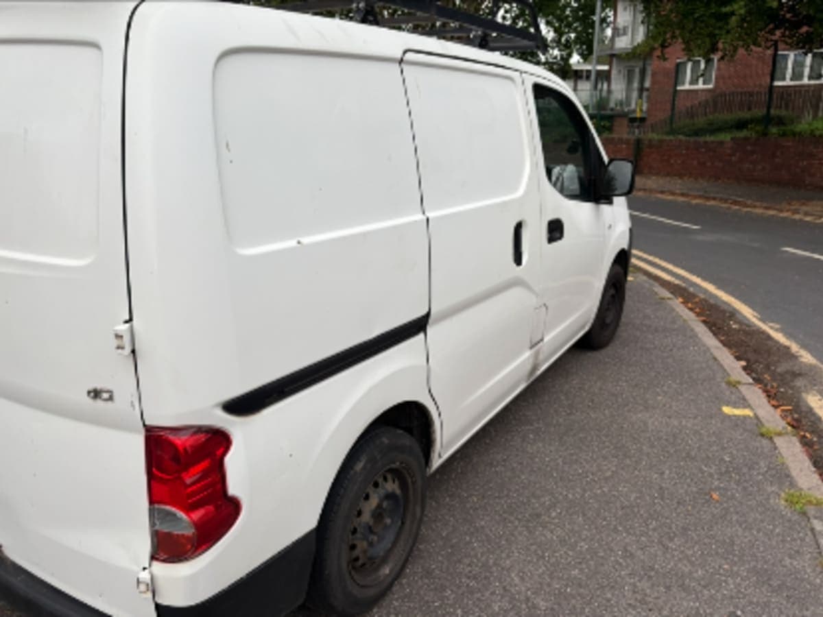 Nissan NV200 van - Image 1