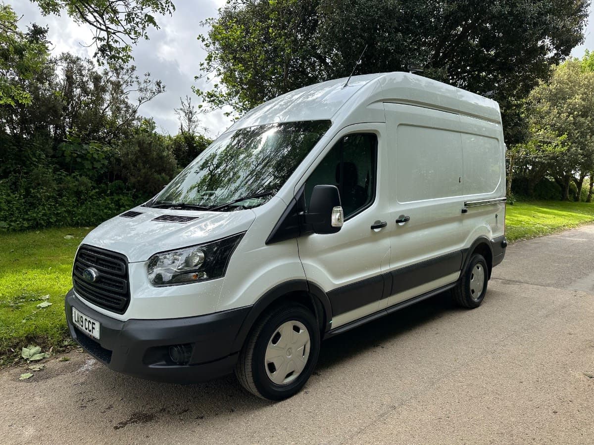 2019 (19) FORD TRANSIT 350 L2 H3 2.0 TDCI ECOBLUE 130BHP MEDIUM WHEEL BASE HIGH ROOF VAN - ONLY 47000 MILES! - Image 1