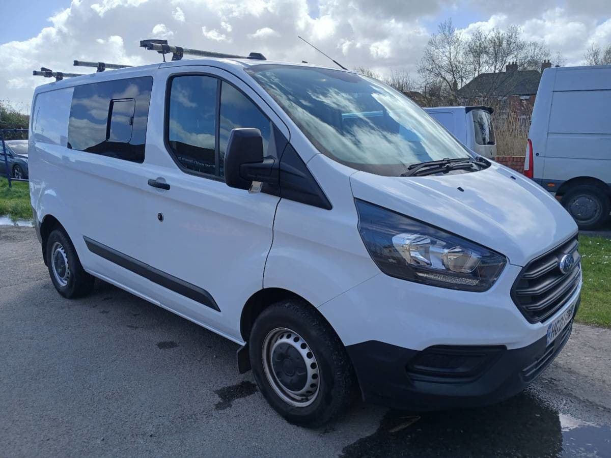 Transit Custom, New CAM belt, Windows, Carpet and roof lights in the rear - Image 1