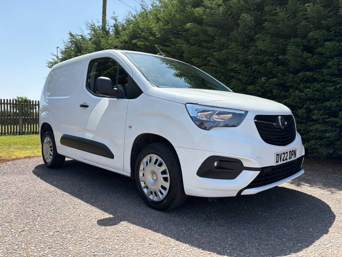Vauxhall Combo Cargo 1.5 100 PS Sportive L1, only 33k miles, 1 owner, FSH - Image 1
