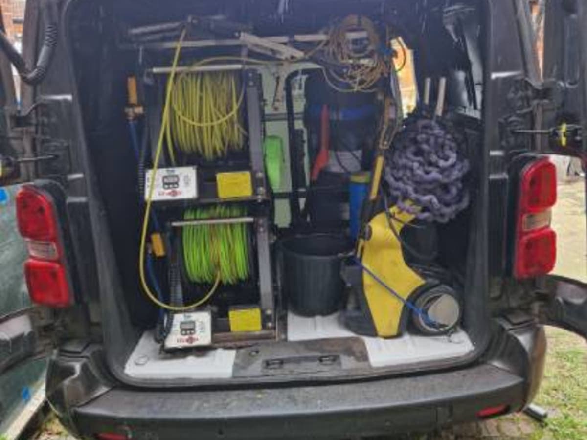 Fully kitted out window cleaning van - Image 1