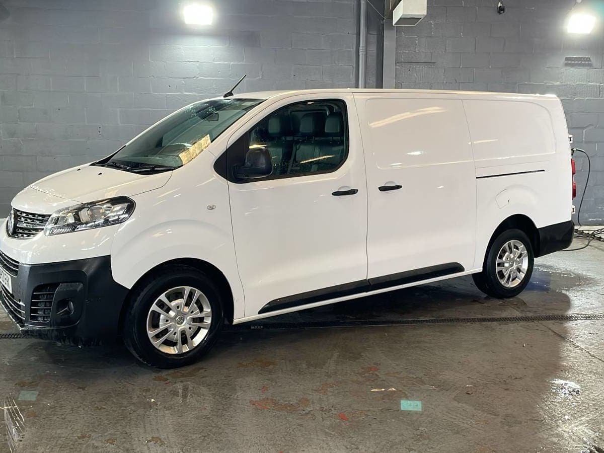 2021 Vauxhall Vivaro 1.5 bulehdi Fresh MOT £ £8,995 - Image 1