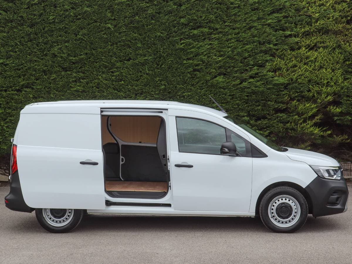 2024 (24) Renault Kangoo Maxi Energy LL21 Advance L2 LWB Van - Image 1