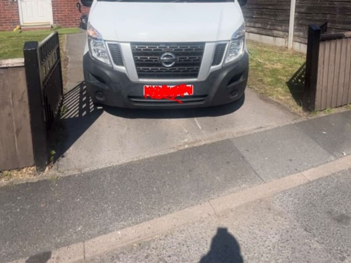 2017 Nissan NV400 2.3 dCi Dropside — ULEZ Compliant - Image 1