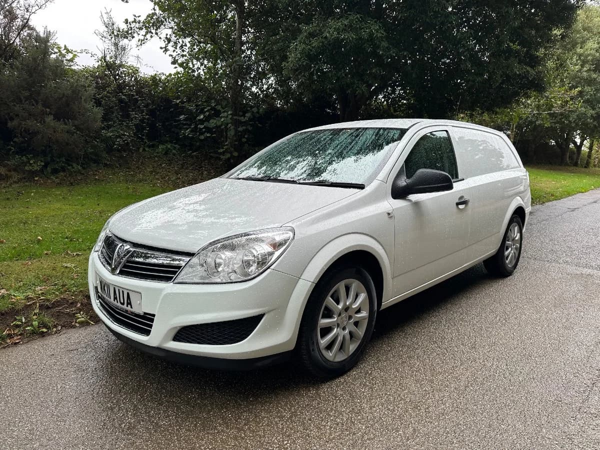 2011 (11) VAUXHALL ASTRA CLUB 1.3 CDTI 16V CAR DERIVED VAN - ONLY 54000 MILES! - Image 1