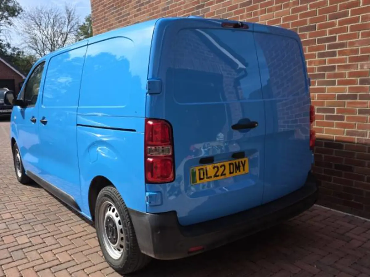 Vauxhall Vivaro-E 3100 Dynamic 75kWh Panel van - Image 1