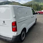 Clean and tidy Peugeot Expert, wooden fitted cargo area, 2 sliding doors, car play, parking sensors, opening bulkhead - Thumbnail 5