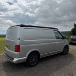 2.0 TDI T30 DSG FWD SWB Euro 6 (s/s) (150 ps) Fuel type: Diesel Engine size: 1968 cc Transmission: Automatic Date of first registration: 01-07-2018 Colour: Silver Poptop roof + Bed + Swivel seat. Vehicle registered: 01/07/2018 - Thumbnail 2