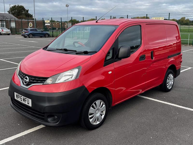 Nissan NV200 Acenta 1.5 dCi Diesel Van – 2015 – 98,900 Miles – Reversing Camera & Twin Side Doors | Red | MOT Sept 2026