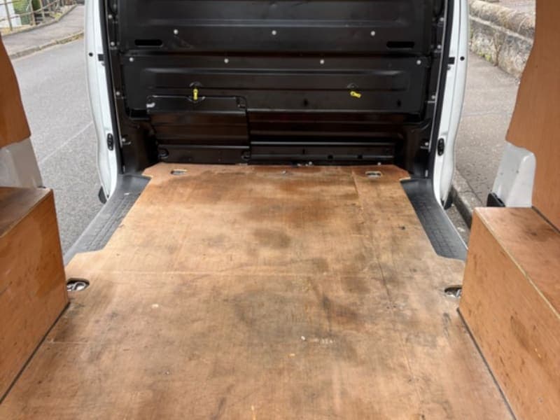 Clean and tidy Peugeot Expert, wooden fitted cargo area, 2 sliding doors, car play, parking sensors, opening bulkhead