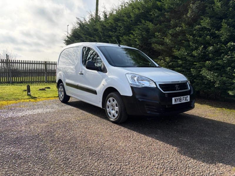 Peugeot Partner Professional 100 850 - Pump/Belt, FSH, Clutch, A/C, Cruise