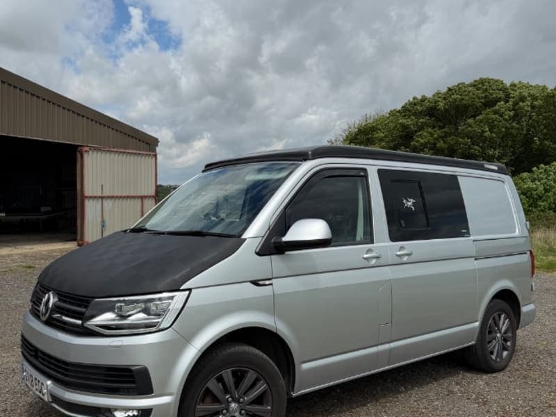 2.0 TDI T30 DSG FWD SWB Euro 6 (s/s) (150 ps) Fuel type: Diesel Engine size: 1968 cc Transmission: Automatic Date of first registration: 01-07-2018 Colour: Silver Poptop roof + Bed + Swivel seat. Vehicle registered: 01/07/2018