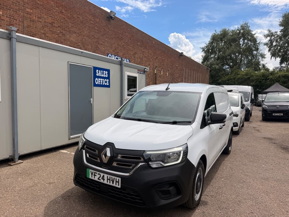 2024 electric Kangoo L2 E-Tech LL21 90kW 44kWh start Van auto ( All our vans are one owner from new we have been in the trade for 10 years plus we offer a large choice of vans on our website to suit all your needs )