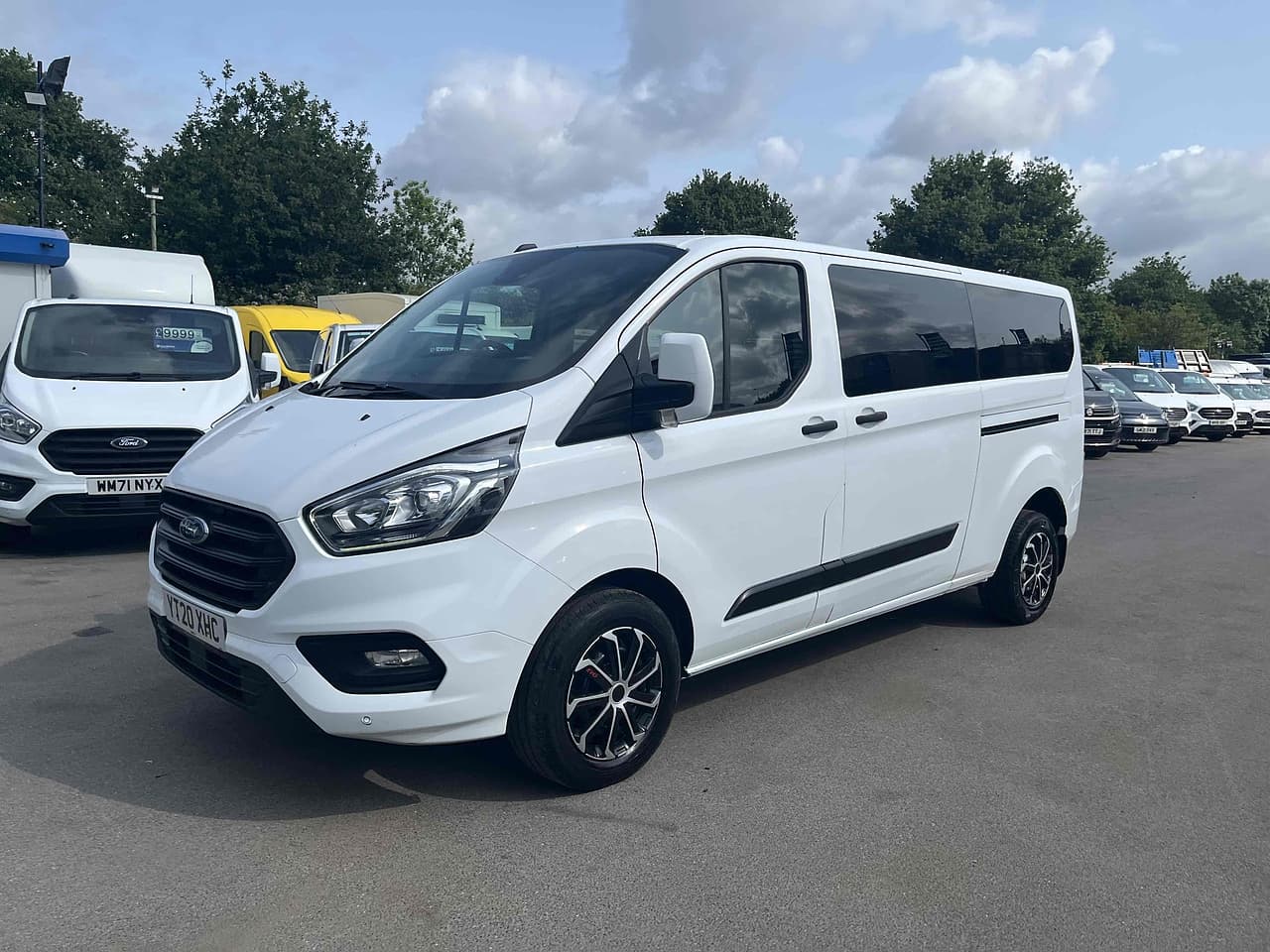 Ford Custom 320 9 SEATER TREND