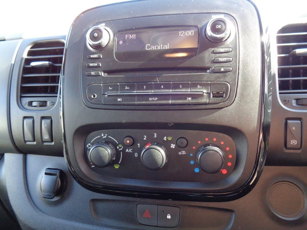 Vauxhall Vivaro 1.5 Turbo D – No VAT | Full Service History | Air Con | 2 Keys - Thumbnail 9