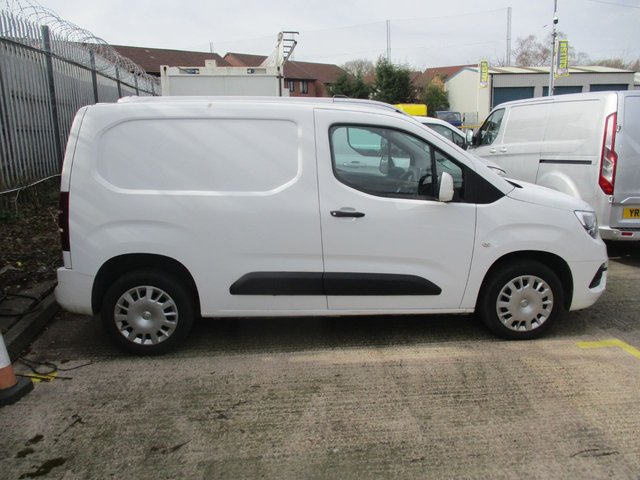 2021 Vauxhall Combo – LWB, High Roof, Shelving, Tow Bar | Stockport